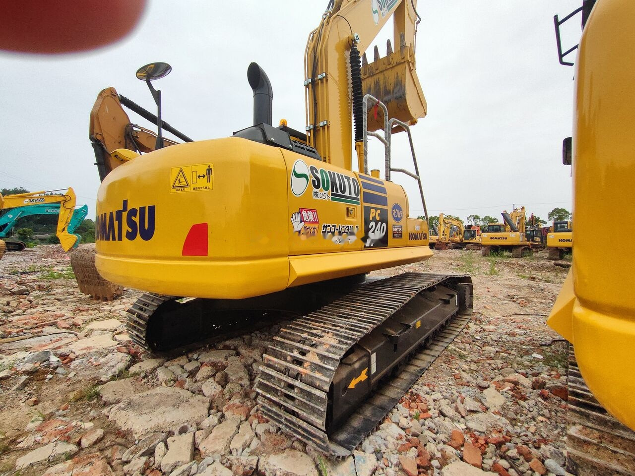 Komatsu PC240 - Верижен багер: снимка 4 Komatsu PC240 - Верижен багер: снимка 4