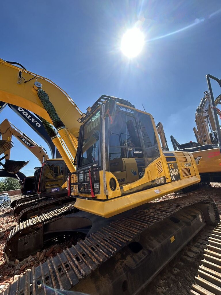 Komatsu PC240LC - Верижен багер: снимка 3 Komatsu PC240LC - Верижен багер: снимка 3