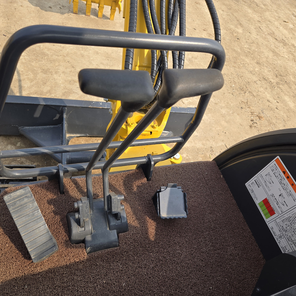 Мини багер Komatsu PC30MR: снимка 9