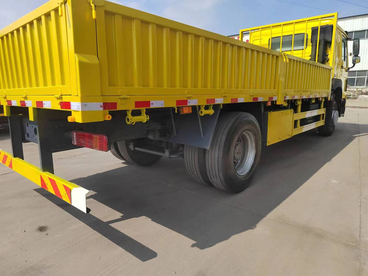SINOTRUK HOWO 4x2 cargo truck - Самосвал камион: снимка 5 SINOTRUK HOWO 4x2 cargo truck - Самосвал камион: снимка 5