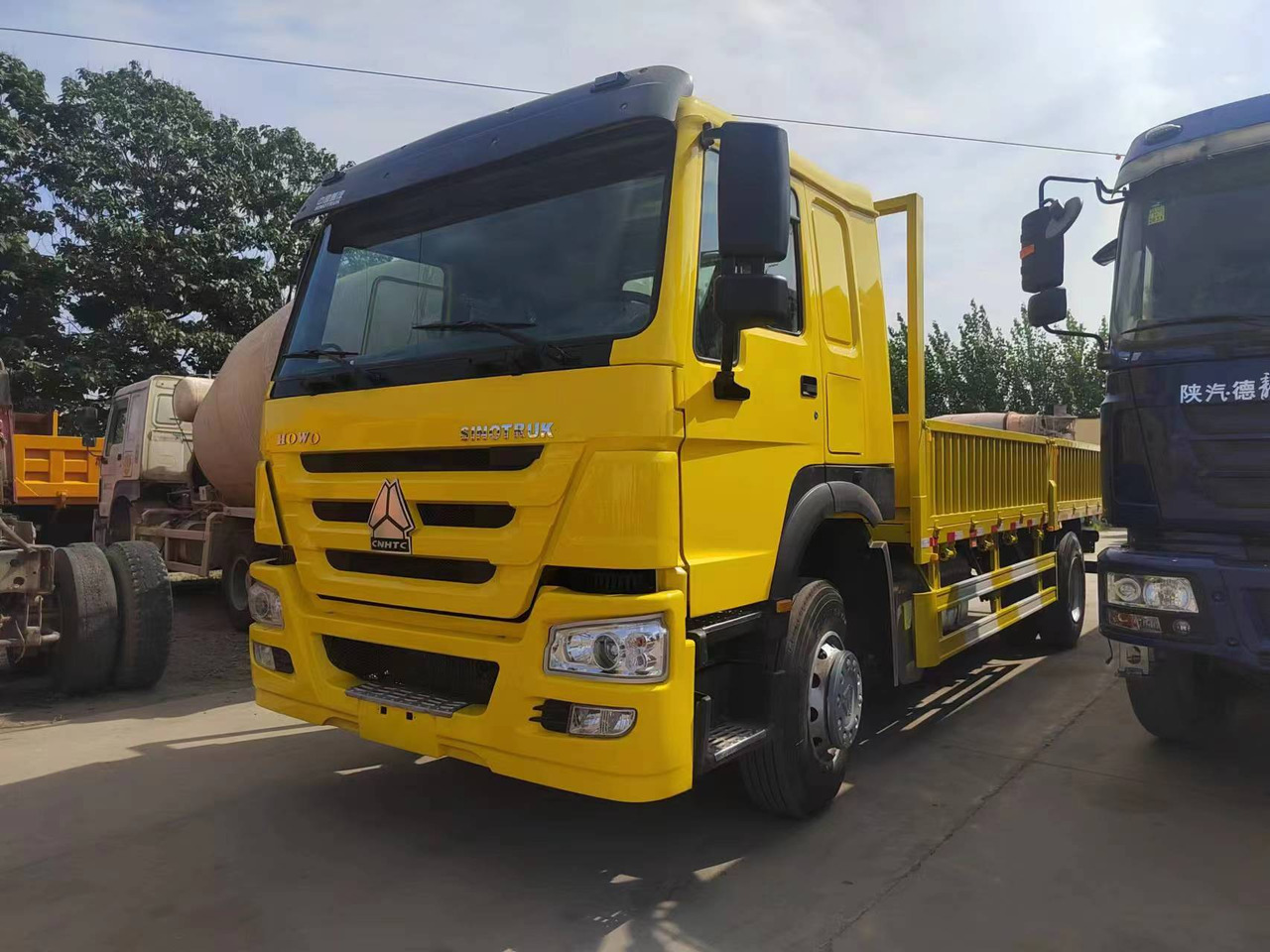 SINOTRUK HOWO 4x2 cargo truck - Самосвал камион: снимка 3 SINOTRUK HOWO 4x2 cargo truck - Самосвал камион: снимка 3