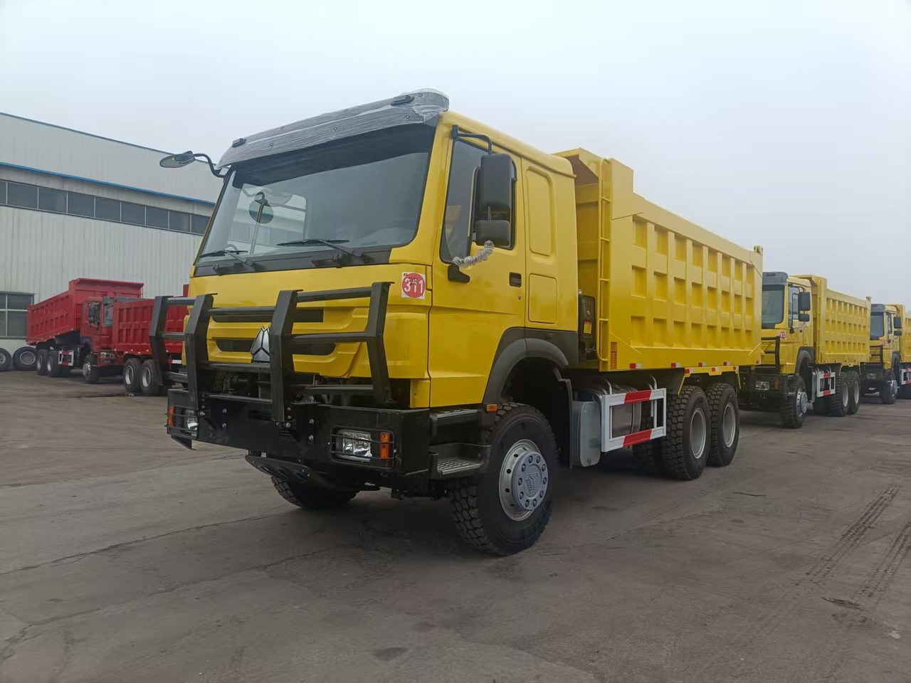 SINOTRUK HOWO 6x4 - Самосвал камион: снимка 2 SINOTRUK HOWO 6x4 - Самосвал камион: снимка 2