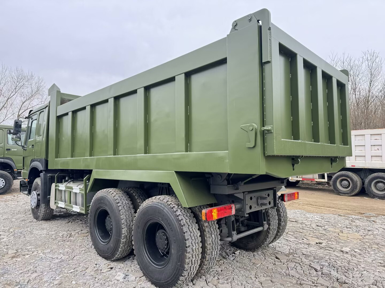 SINOTRUK HOWO 6x4 - Самосвал камион: снимка 2 SINOTRUK HOWO 6x4 - Самосвал камион: снимка 2