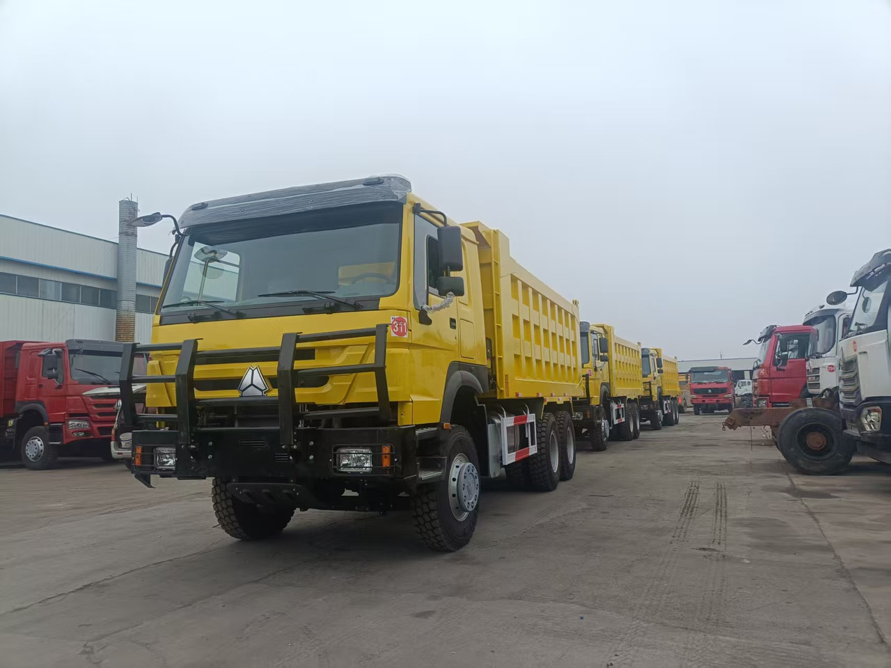 SINOTRUK HOWO 6x4 - Самосвал камион: снимка 4 SINOTRUK HOWO 6x4 - Самосвал камион: снимка 4
