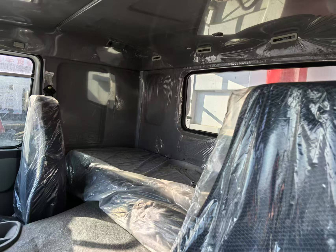 Самосвал камион SINOTRUK HOWO 8x4: снимка 6