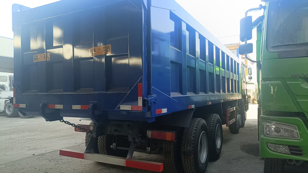 SINOTRUK HOWO 8x4 - Самосвал камион: снимка 2 SINOTRUK HOWO 8x4 - Самосвал камион: снимка 2