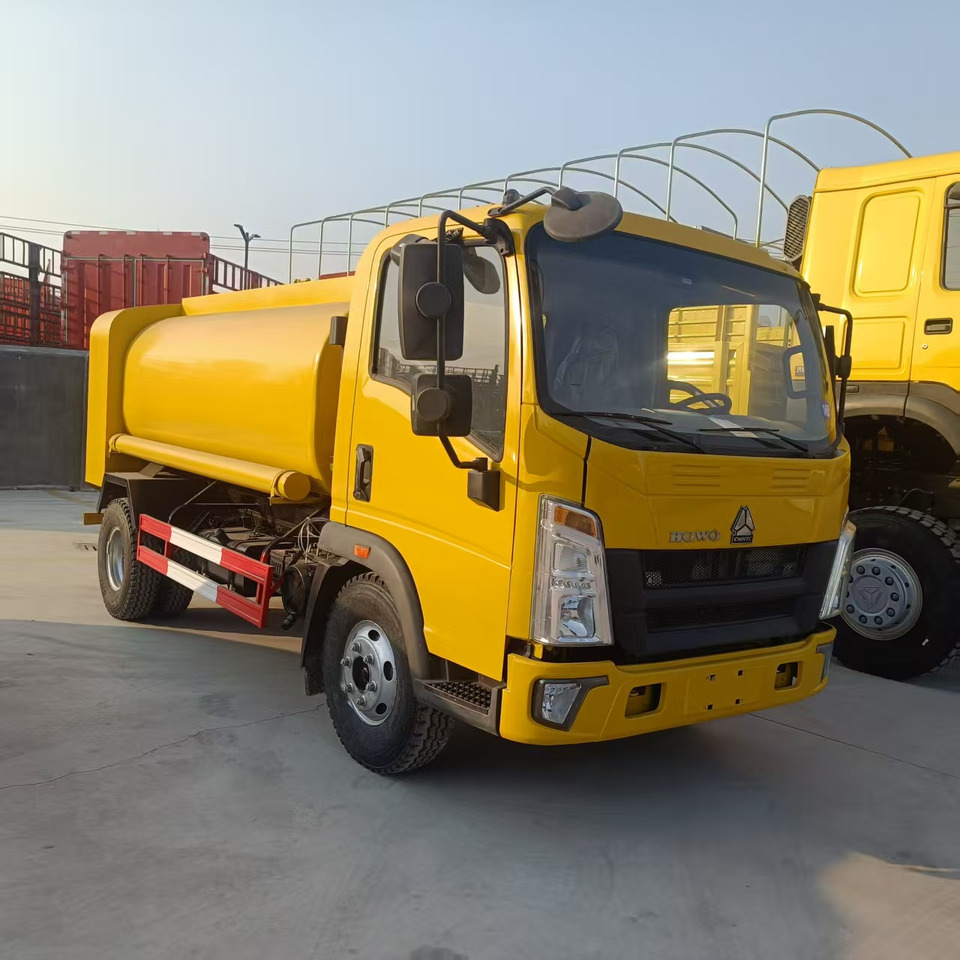 SINOTRUK HOWO - Камион цистерна: снимка 2 SINOTRUK HOWO - Камион цистерна: снимка 2