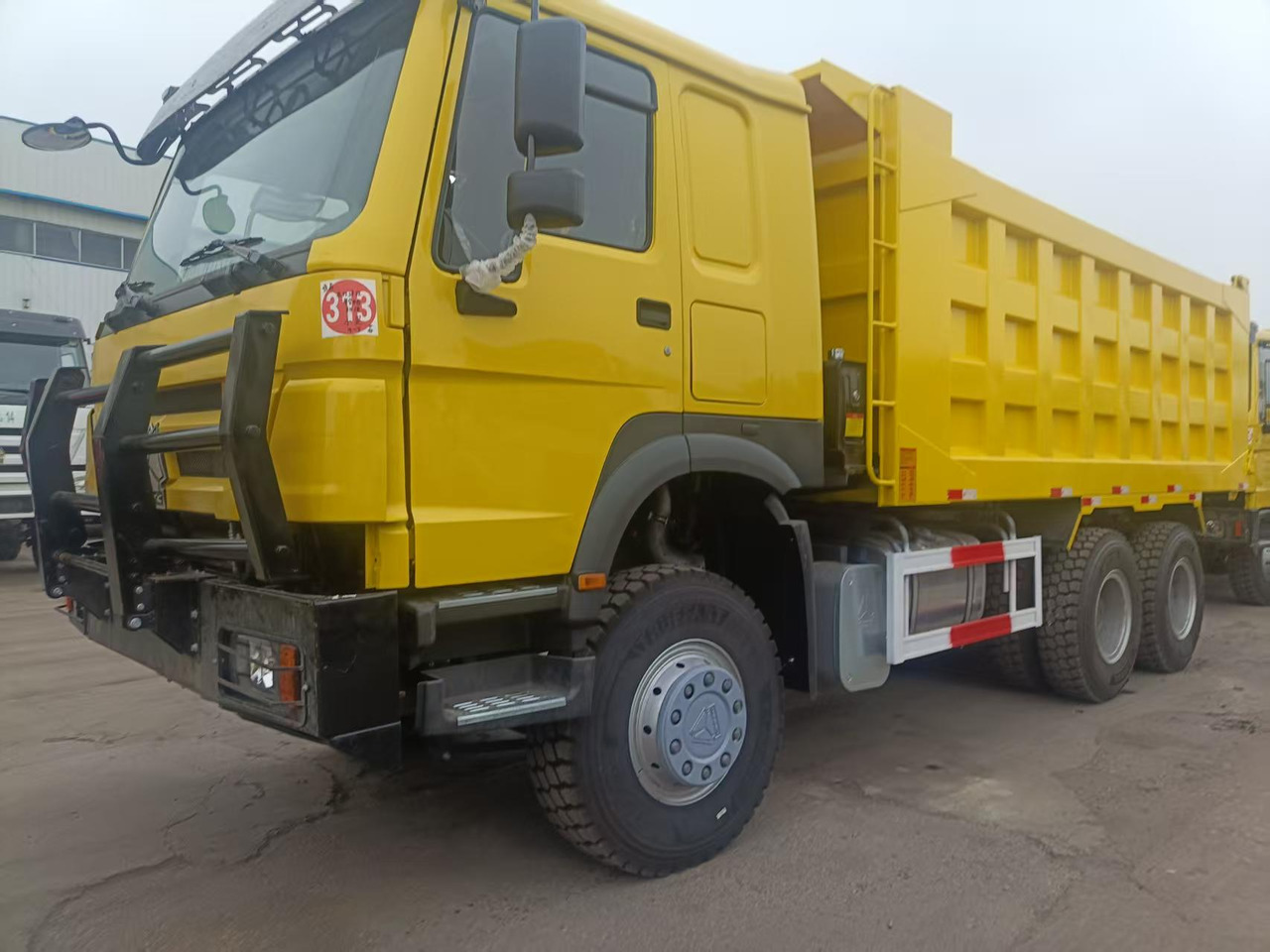 SINOTRUK HOWO - Самосвал камион: снимка 2 SINOTRUK HOWO - Самосвал камион: снимка 2