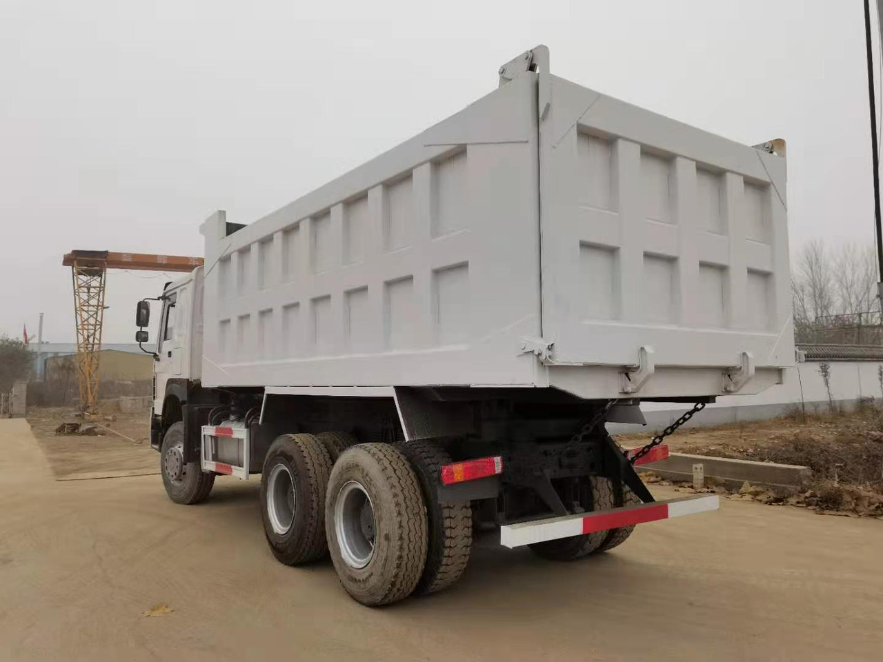 SINOTRUK HOWO - Самосвал камион: снимка 2 SINOTRUK HOWO - Самосвал камион: снимка 2