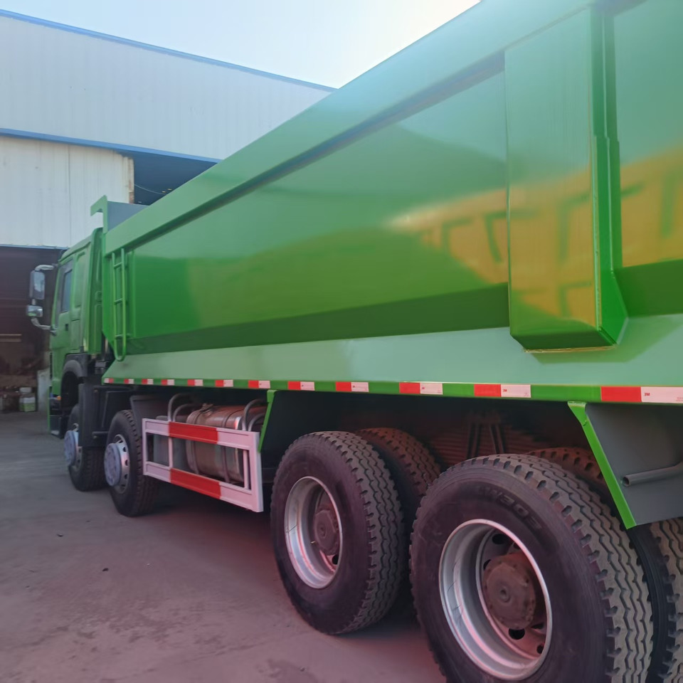 SINOTRUK HOWO - Камион фургон: снимка 4 SINOTRUK HOWO - Камион фургон: снимка 4
