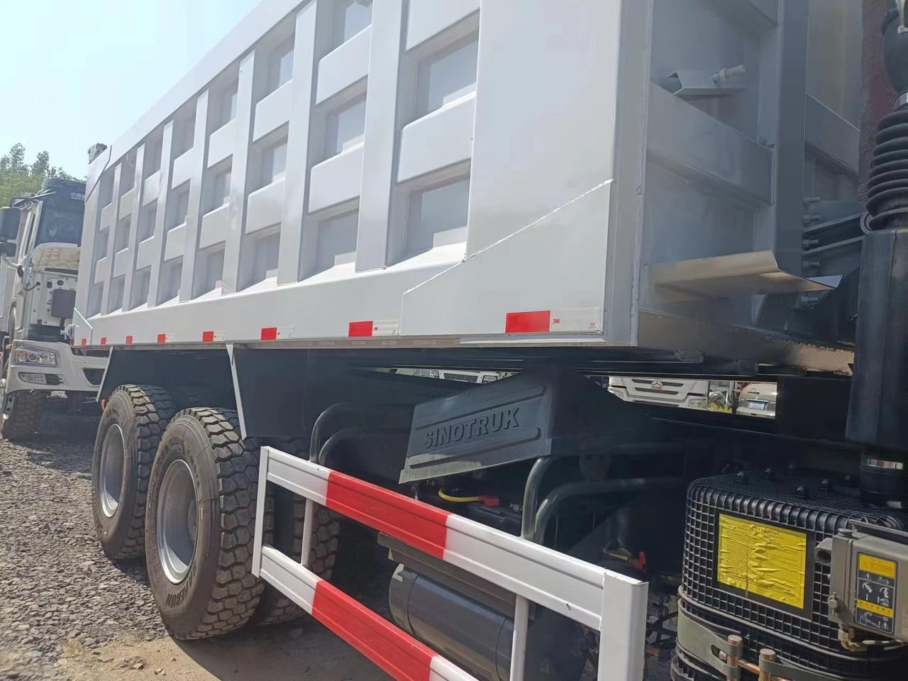 SINOTRUK HOWO - Самосвал камион: снимка 5 SINOTRUK HOWO - Самосвал камион: снимка 5