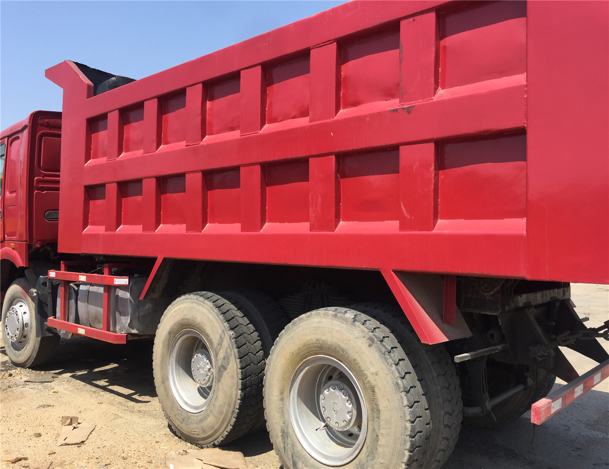 SINOTRUK HOWO - Самосвал камион: снимка 2 SINOTRUK HOWO - Самосвал камион: снимка 2