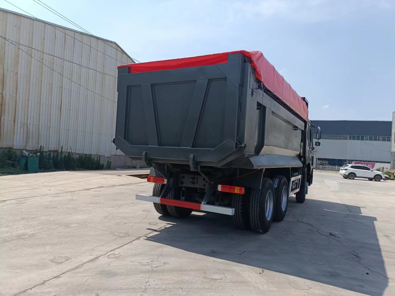 SINOTRUK HOWO - Камион фургон: снимка 3 SINOTRUK HOWO - Камион фургон: снимка 3