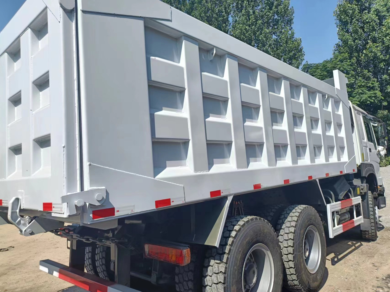 SINOTRUK HOWO - Самосвал камион: снимка 1 SINOTRUK HOWO - Самосвал камион: снимка 1