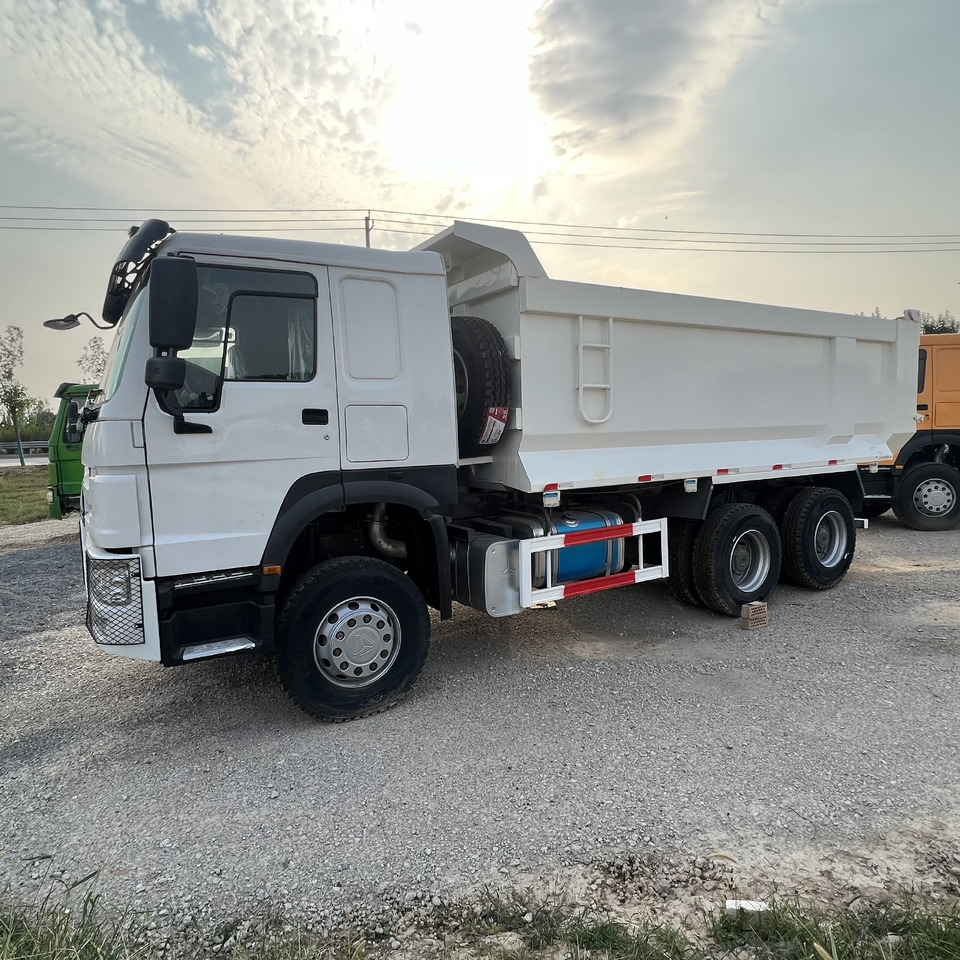 SINOTRUK HOWO - Камион фургон: снимка 2 SINOTRUK HOWO - Камион фургон: снимка 2
