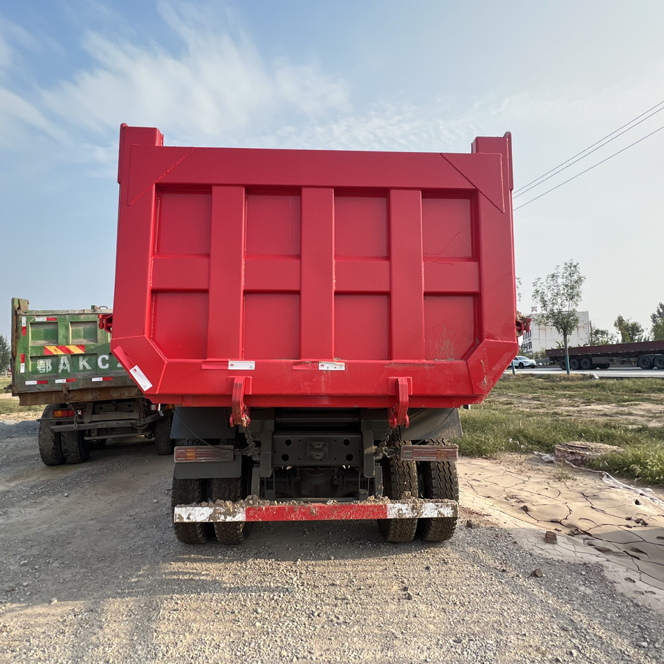 SINOTRUK HOWO - Камион фургон: снимка 3 SINOTRUK HOWO - Камион фургон: снимка 3