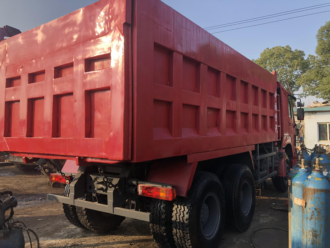 SINOTRUK HOWO - Самосвал камион: снимка 4 SINOTRUK HOWO - Самосвал камион: снимка 4