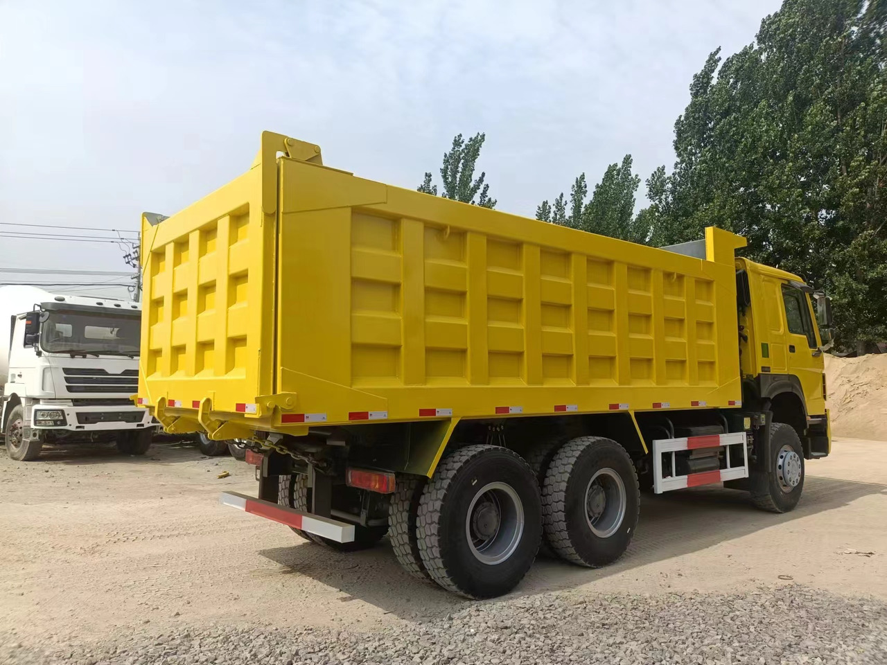SINOTRUK HOWO - Самосвал камион: снимка 2 SINOTRUK HOWO - Самосвал камион: снимка 2