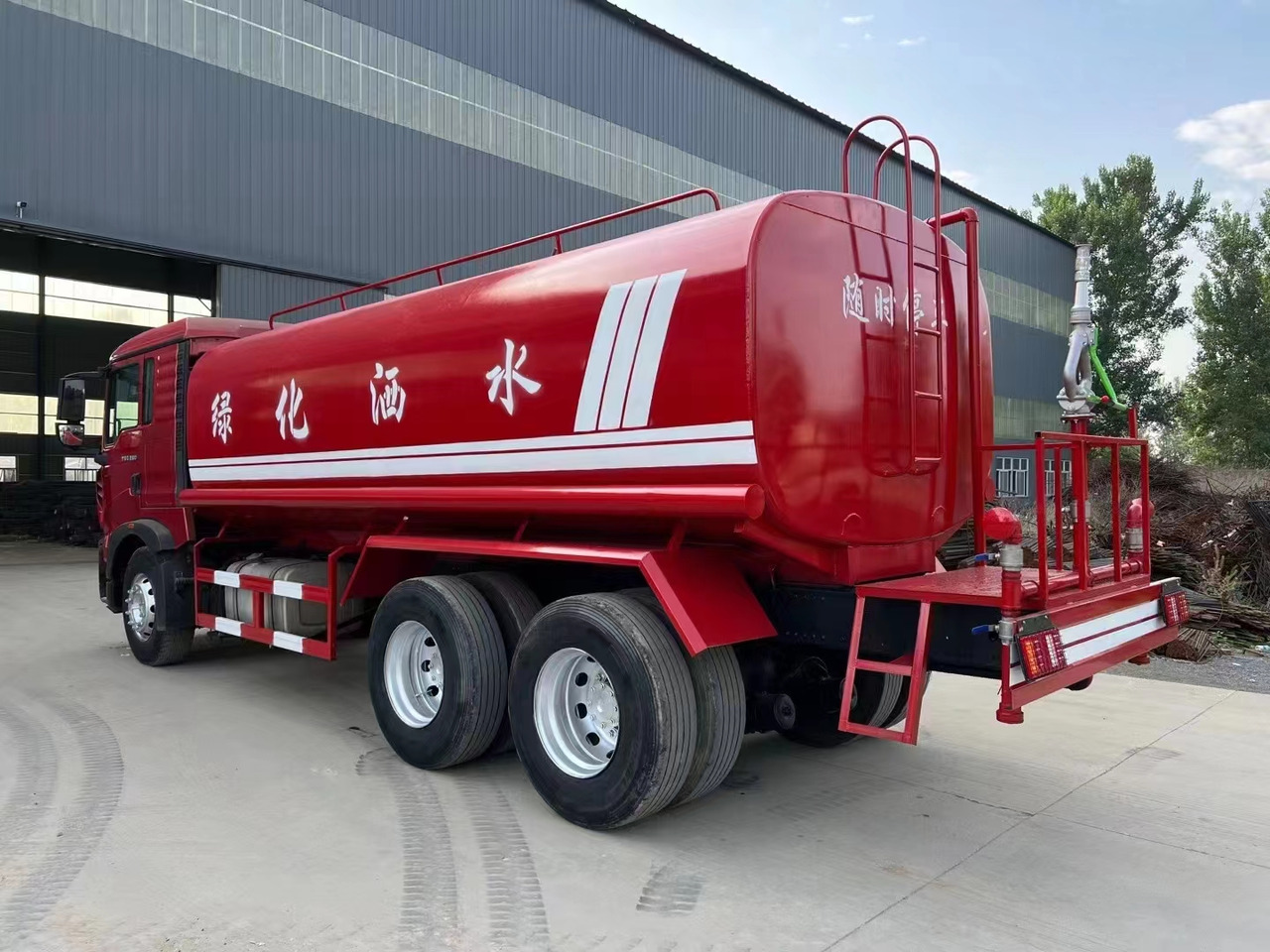 Камион цистерна SINOTRUK HOWO sprinkler: снимка 7