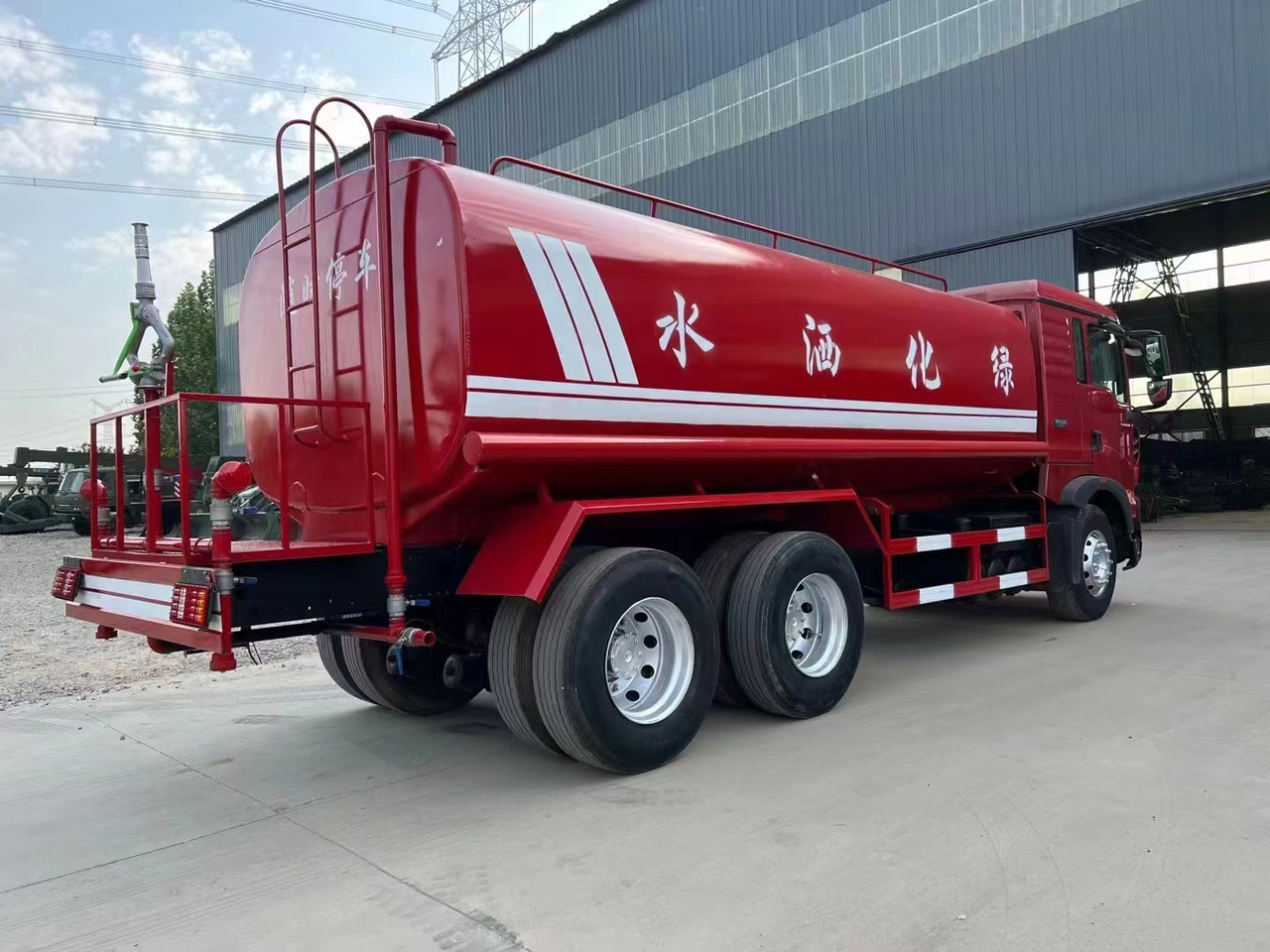 Камион цистерна SINOTRUK HOWO sprinkler: снимка 6