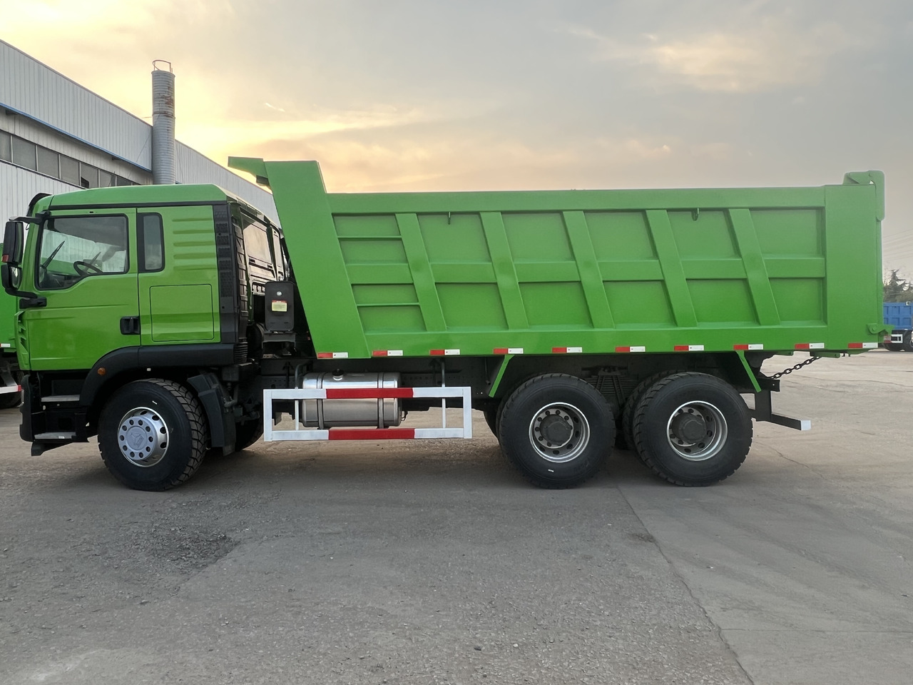 Sinotruk HOWO - Самосвал камион: снимка 2 Sinotruk HOWO - Самосвал камион: снимка 2