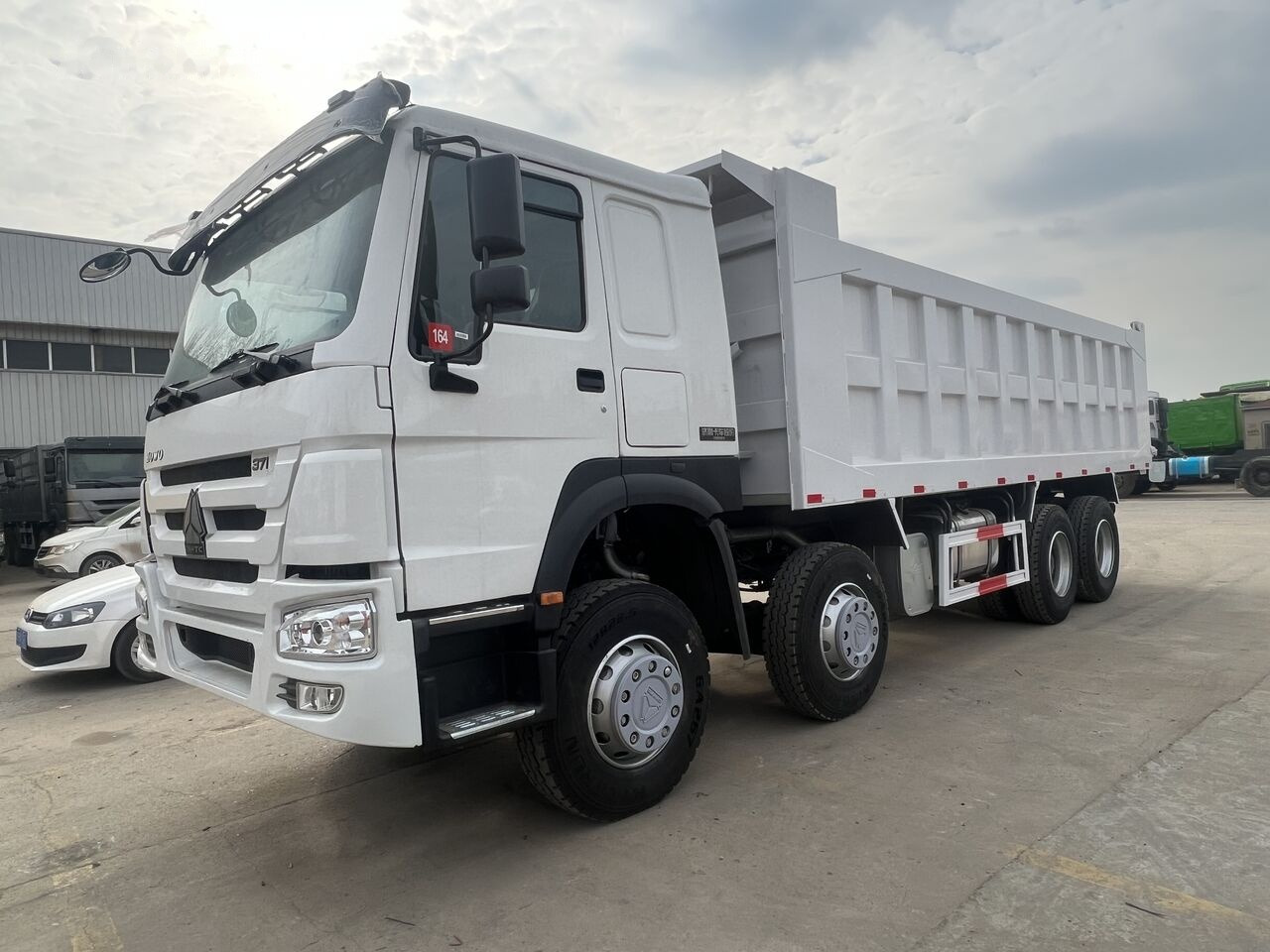 Sinotruk Howo 8*4 - Самосвал камион: снимка 5 Sinotruk Howo 8*4 - Самосвал камион: снимка 5
