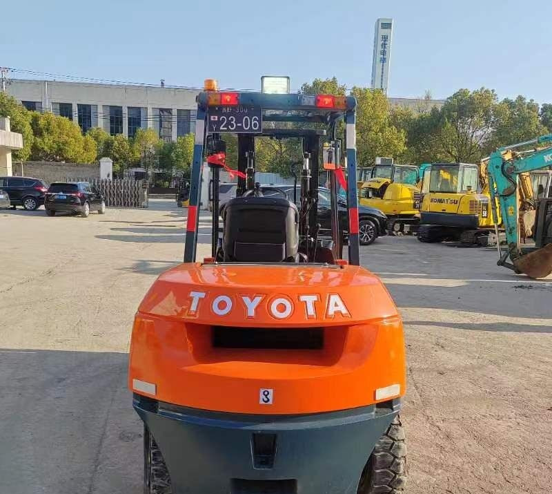 Toyota FD50 - Дизелов мотокар: снимка 5 Toyota FD50 - Дизелов мотокар: снимка 5