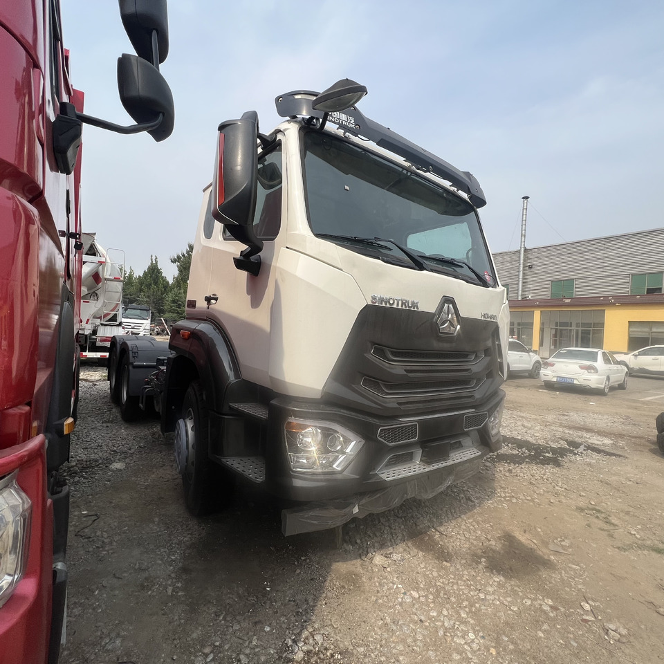 SINOTRUK HOHAN - Влекач: снимка 2 SINOTRUK HOHAN - Влекач: снимка 2