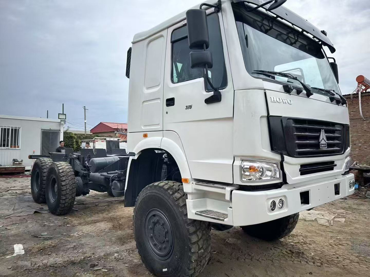 SINOTRUK HOWO - Влекач: снимка 1 SINOTRUK HOWO - Влекач: снимка 1