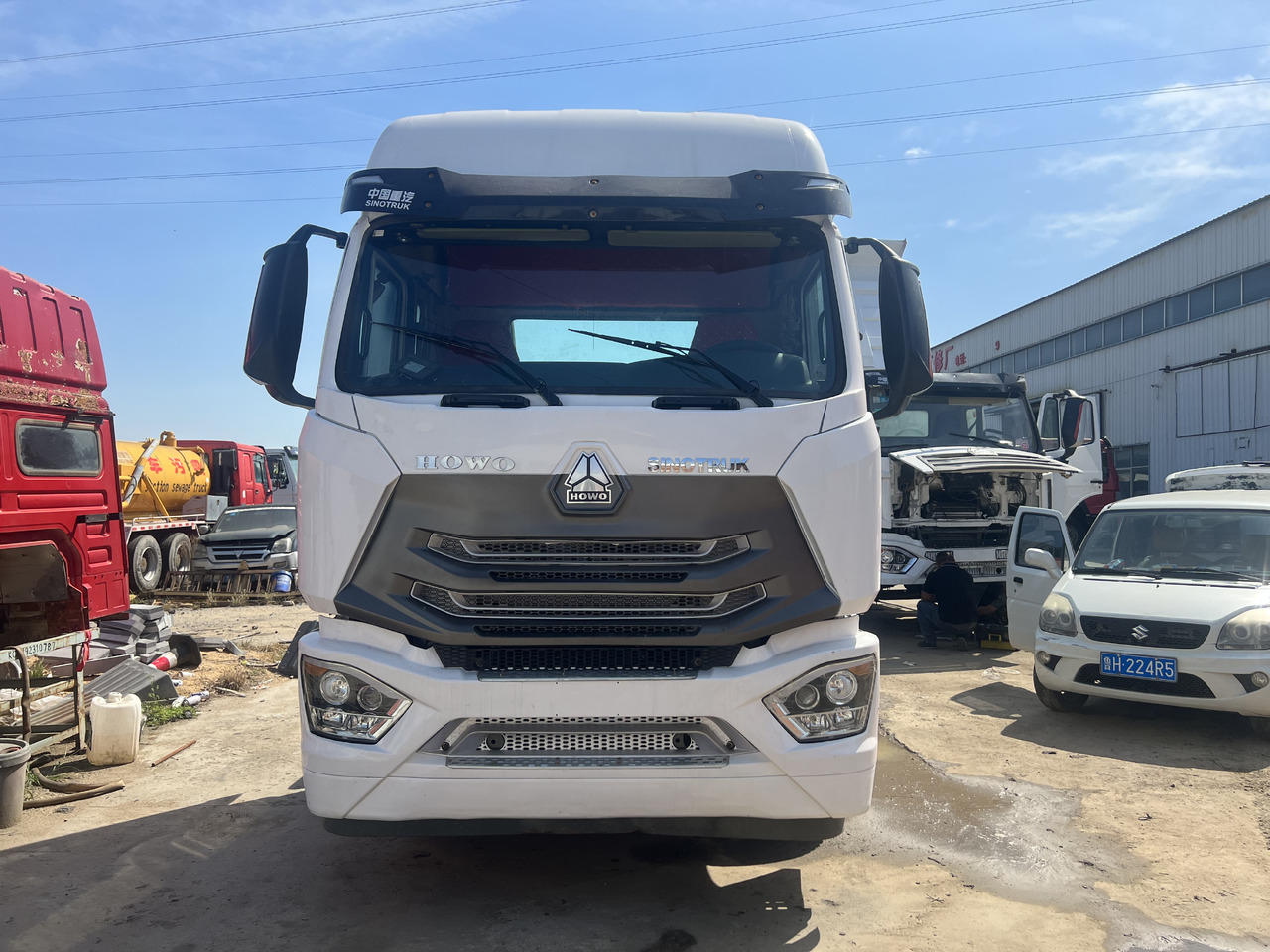 SINOTRUK HOWO trailer head - Влекач: снимка 2 SINOTRUK HOWO trailer head - Влекач: снимка 2