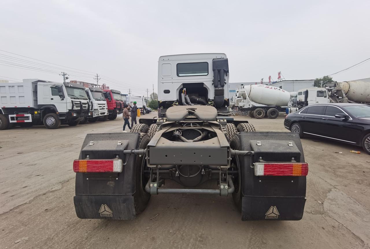 SINOTRUK HOWO trailer head - Влекач: снимка 2 SINOTRUK HOWO trailer head - Влекач: снимка 2