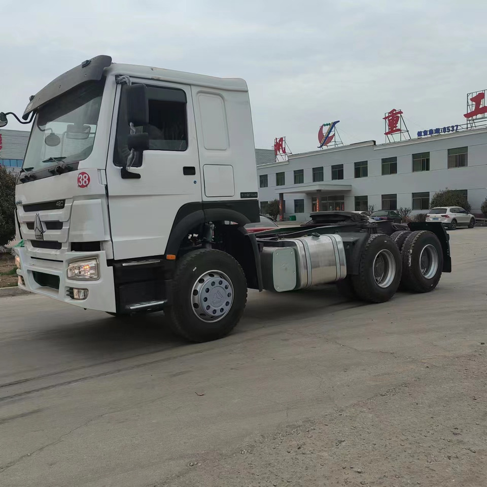 SINOTRUK HOWO trailer head - Влекач: снимка 3 SINOTRUK HOWO trailer head - Влекач: снимка 3