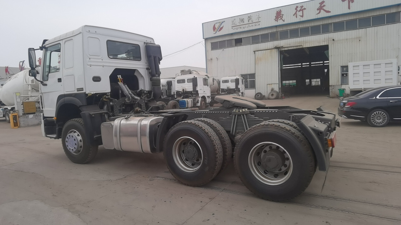 SINOTRUK HOWO trailer head - Влекач: снимка 4 SINOTRUK HOWO trailer head - Влекач: снимка 4
