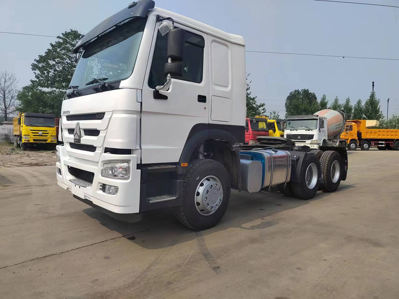 SINOTRUK Howo trailer head - Влекач: снимка 1 SINOTRUK Howo trailer head - Влекач: снимка 1