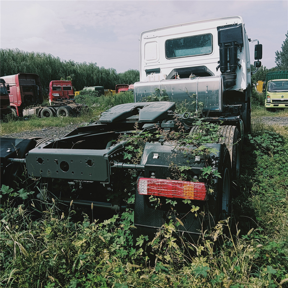 SINOTRUK Trailer head - Влекач: снимка 4 SINOTRUK Trailer head - Влекач: снимка 4