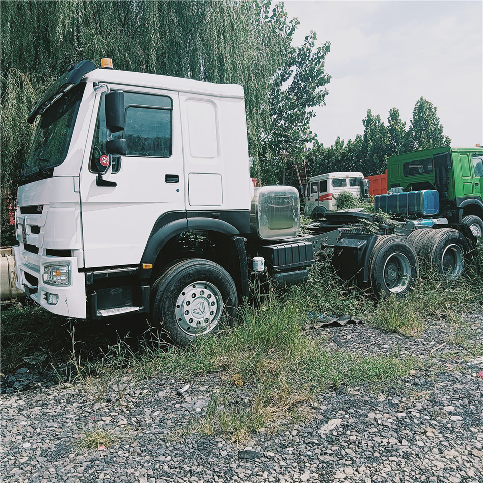 SINOTRUK Trailer head - Влекач: снимка 2 SINOTRUK Trailer head - Влекач: снимка 2