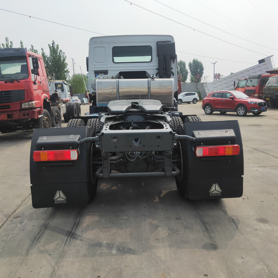 SINOTRUK Trailer head - Влекач: снимка 3 SINOTRUK Trailer head - Влекач: снимка 3