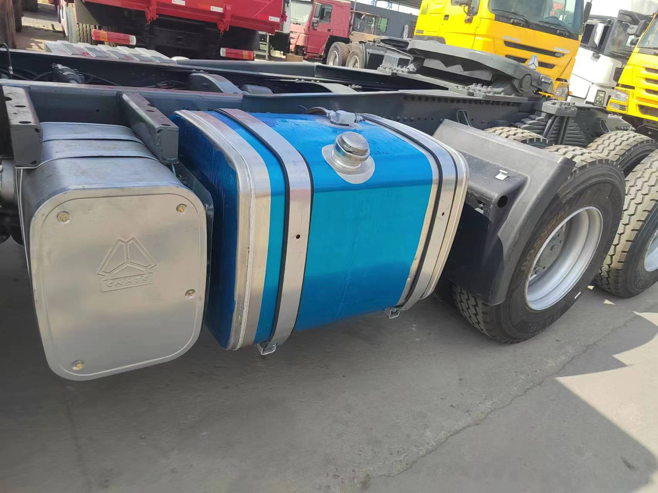 SINOTRUK Trailer head - Влекач: снимка 2 SINOTRUK Trailer head - Влекач: снимка 2