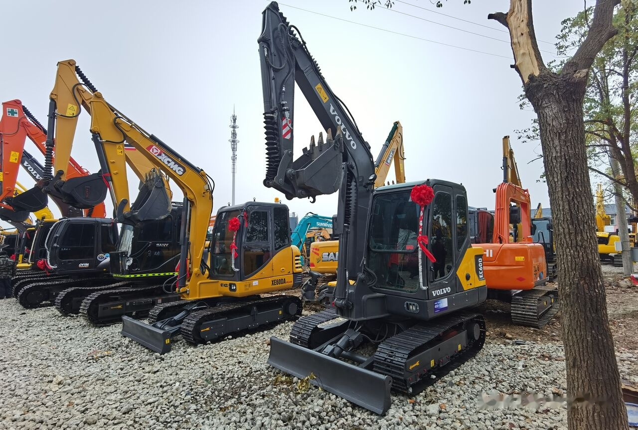 Volvo EC60D - Мини багер: снимка 3 Volvo EC60D - Мини багер: снимка 3