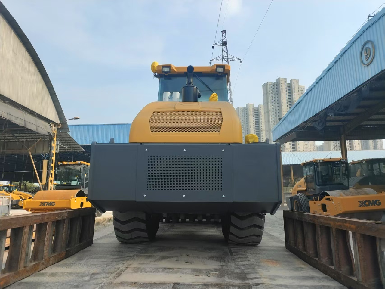 XCMG XS203J - Пътен валяк: снимка 3 XCMG XS203J - Пътен валяк: снимка 3