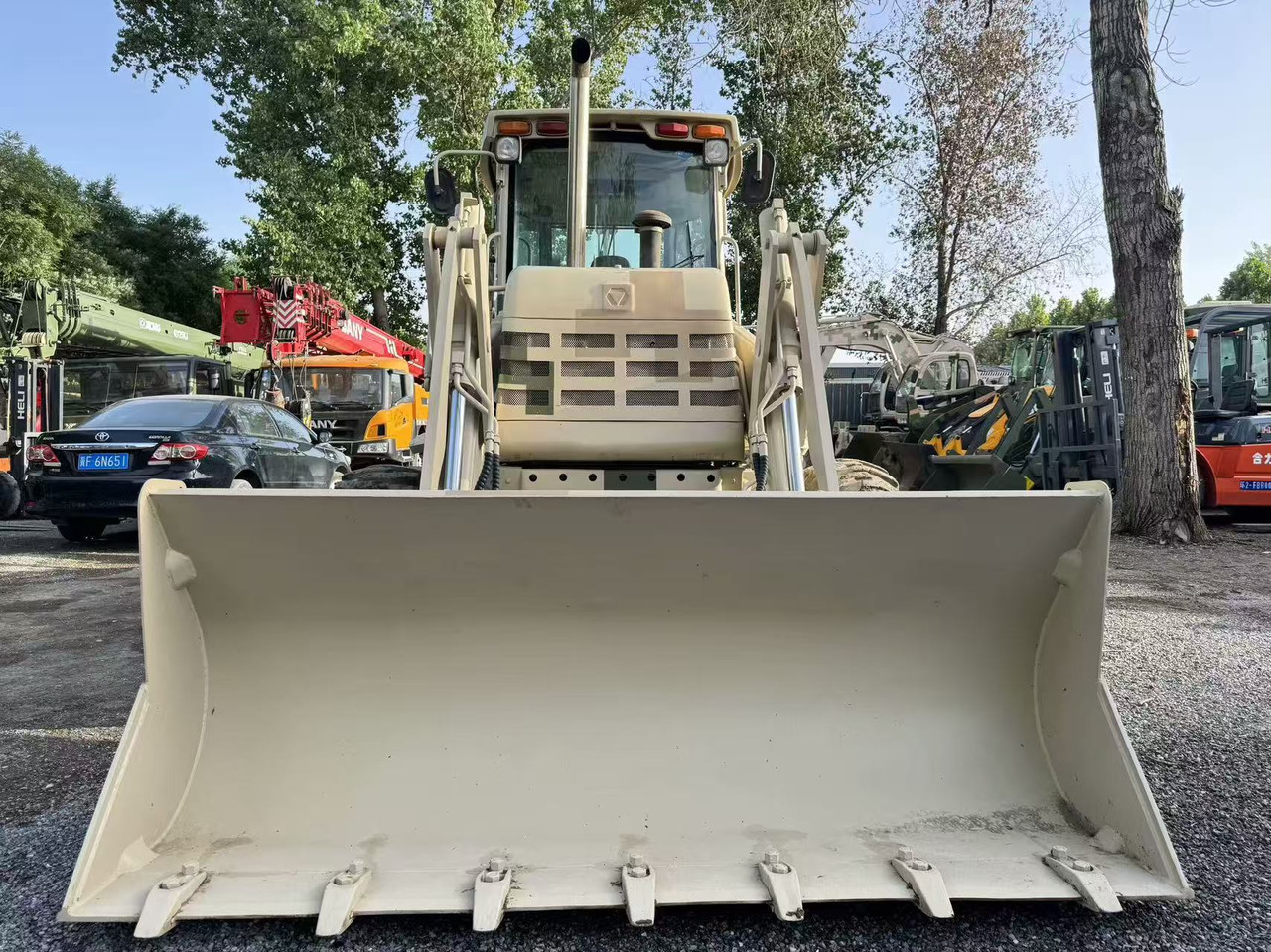 XCMG XT870 - Багер-товарач: снимка 2 XCMG XT870 - Багер-товарач: снимка 2