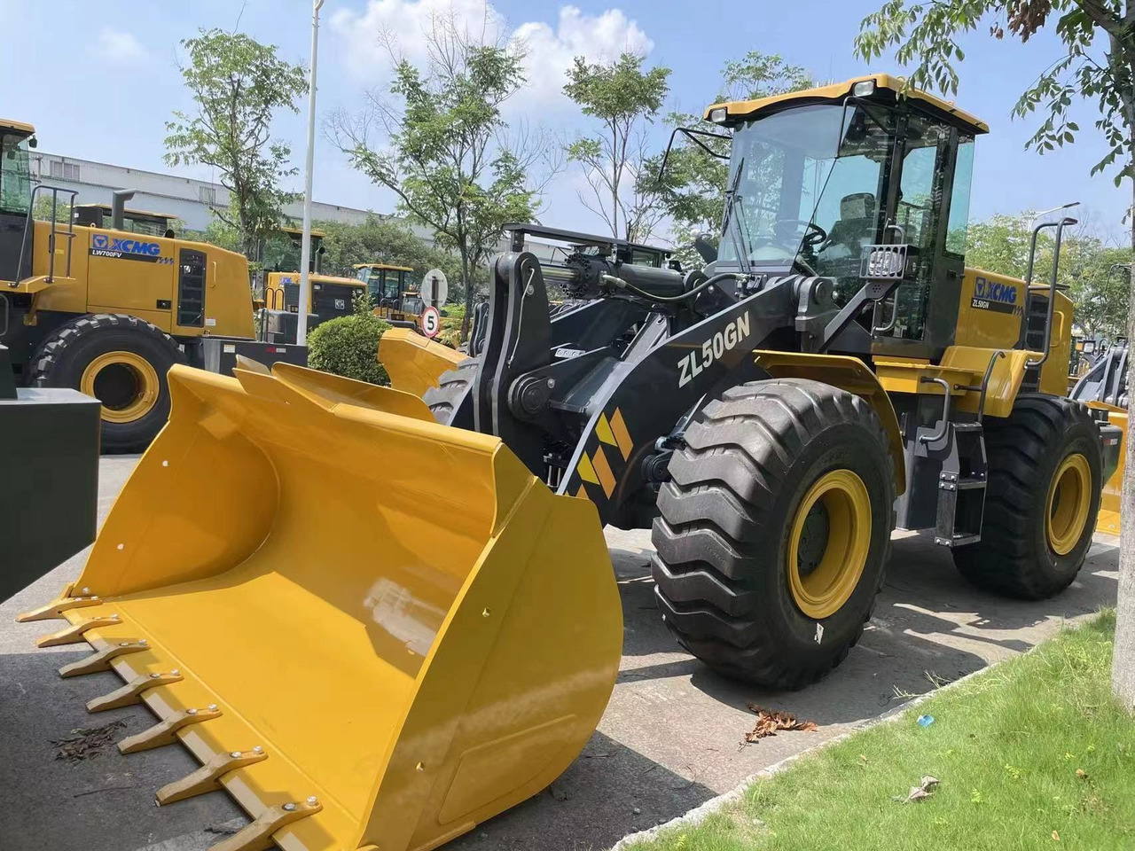 XCMG ZL50GN - Колесен товарач: снимка 2 XCMG ZL50GN - Колесен товарач: снимка 2
