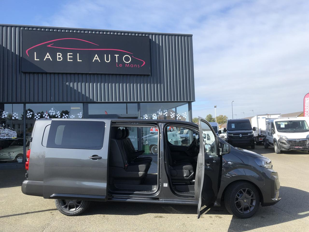 CITROEN Jumpy XL 2.0 BlueHDi - 180 S&S - BV EAT8 III CABINE APPROFONDIE Cabine approfondie Fixe PHASE 2 - Товарен бус: снимка 3 CITROEN Jumpy XL 2.0 BlueHDi - 180 S&S - BV EAT8 III CABINE APPROFONDIE Cabine approfondie Fixe PHASE 2 - Товарен бус: снимка 3