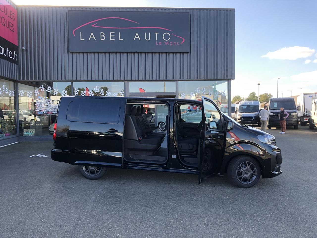 CITROEN Jumpy XL 2.0 BlueHDi - 180 S&S - BV EAT8 III CABINE APPROFONDIE Fixe PHASE 2 6 PLACES - Товарен бус: снимка 3 CITROEN Jumpy XL 2.0 BlueHDi - 180 S&S - BV EAT8 III CABINE APPROFONDIE Fixe PHASE 2 6 PLACES - Товарен бус: снимка 3