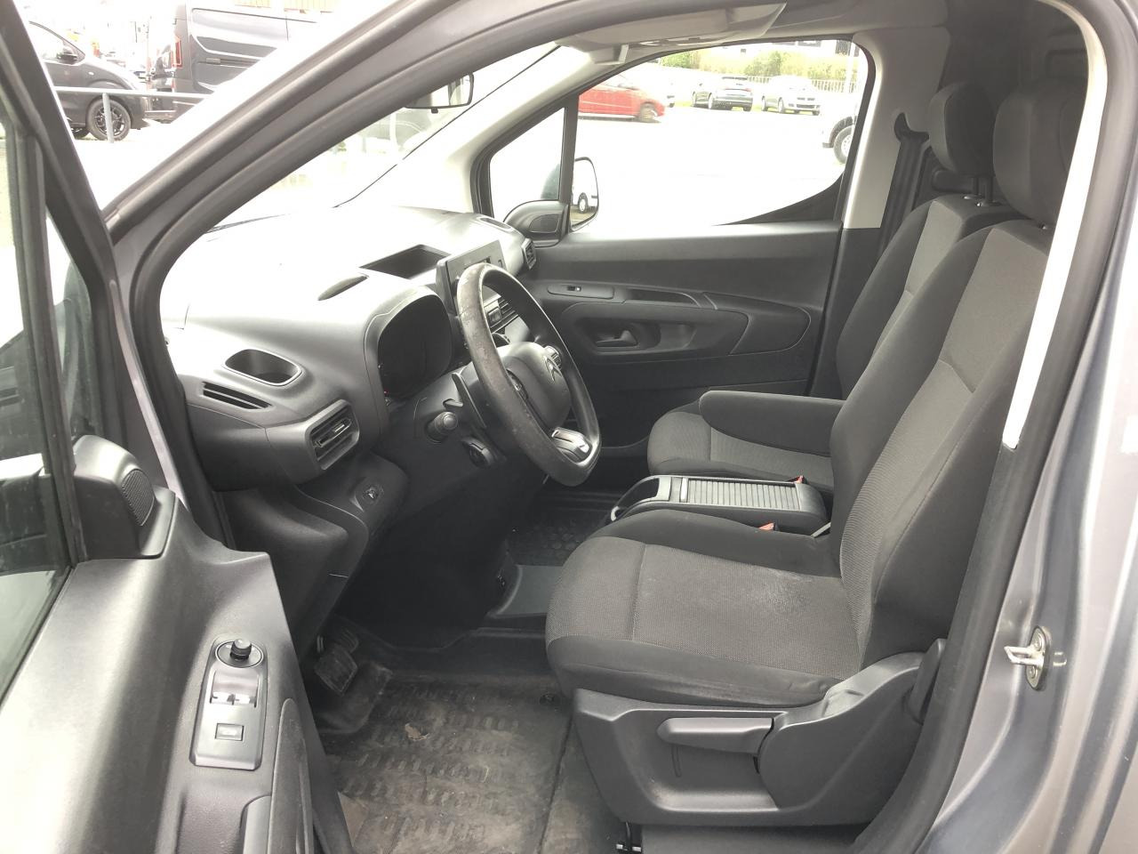 CITROEN berlingo M 1000KG BLUEHDI 130 S&S CLUB EAT8 - Товарен бус: снимка 5 CITROEN berlingo M 1000KG BLUEHDI 130 S&S CLUB EAT8 - Товарен бус: снимка 5