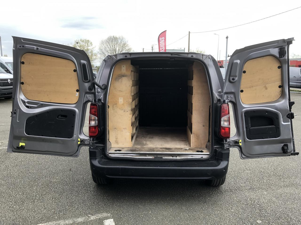 CITROEN berlingo M 1000KG BLUEHDI 130 S&S CLUB EAT8 - Товарен бус: снимка 3 CITROEN berlingo M 1000KG BLUEHDI 130 S&S CLUB EAT8 - Товарен бус: снимка 3