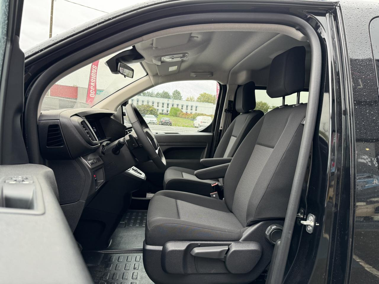 CITROEN jumpy M 2.0 BLUEHDI 180 S S EAT8 DOUBLE CABINE 5 PLACES - Товарен бус: снимка 4 CITROEN jumpy M 2.0 BLUEHDI 180 S S EAT8 DOUBLE CABINE 5 PLACES - Товарен бус: снимка 4