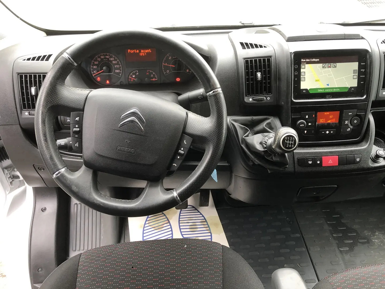 Citroen Jumper L2H2 3.3 140CH BLUEHDI S&S - Товарен бус: снимка 3 Citroen Jumper L2H2 3.3 140CH BLUEHDI S&S - Товарен бус: снимка 3