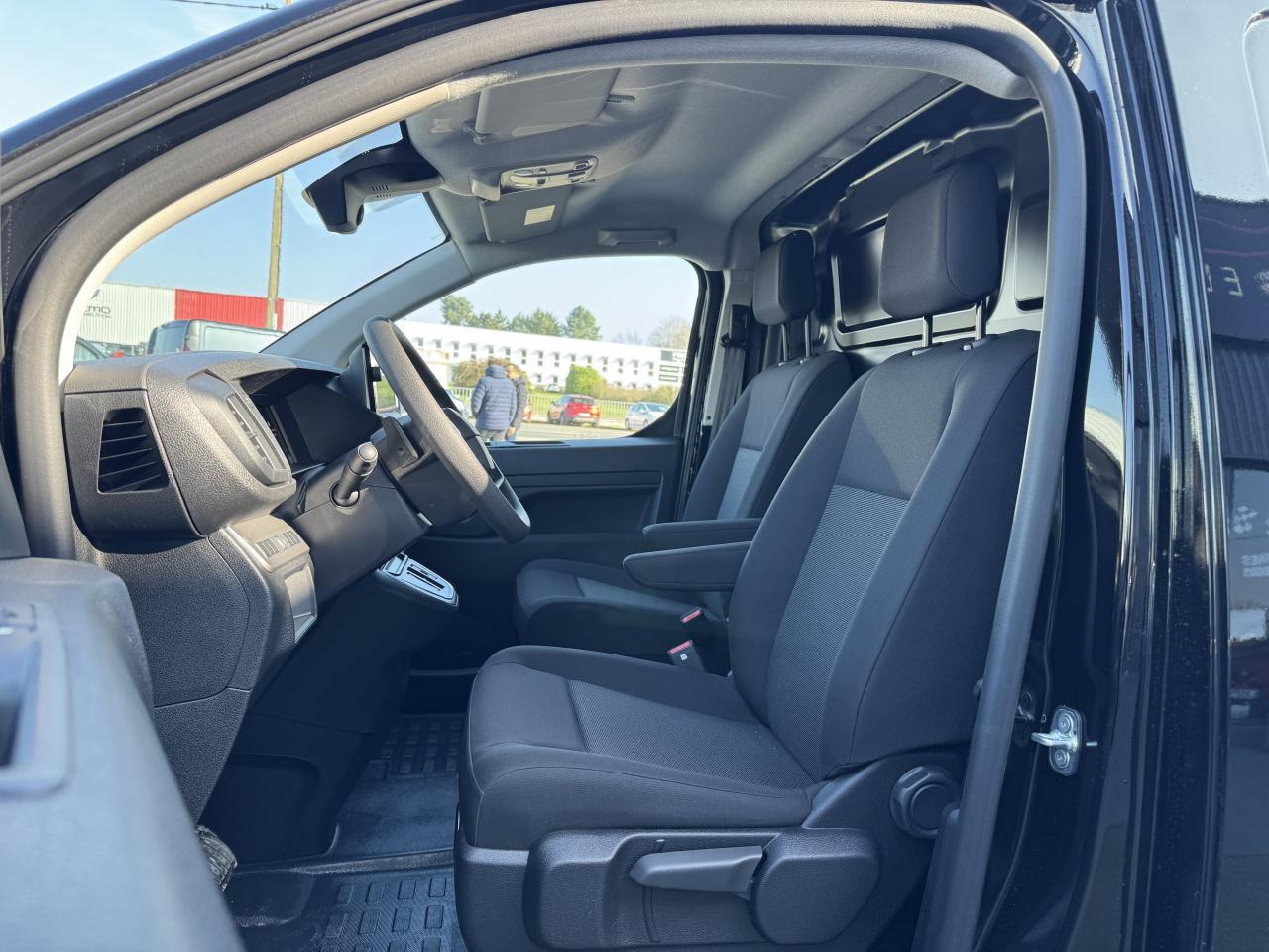 Citroen Jumpy 2 PLACES XL 2.0 BLUEHDI 180CH S&S PACK PREMIUM CONNECT EAT8 - Товарен бус: снимка 4 Citroen Jumpy 2 PLACES XL 2.0 BLUEHDI 180CH S&S PACK PREMIUM CONNECT EAT8 - Товарен бус: снимка 4