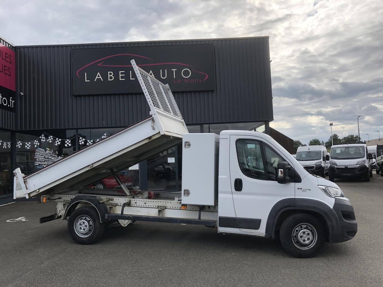 FIAT DUCATO 3T5 MAXI BENNE + COFFRE 2.3 JTD 130 CH PACK PRO NAV - Бус самосвал: снимка 1 FIAT DUCATO 3T5 MAXI BENNE + COFFRE 2.3 JTD 130 CH PACK PRO NAV - Бус самосвал: снимка 1